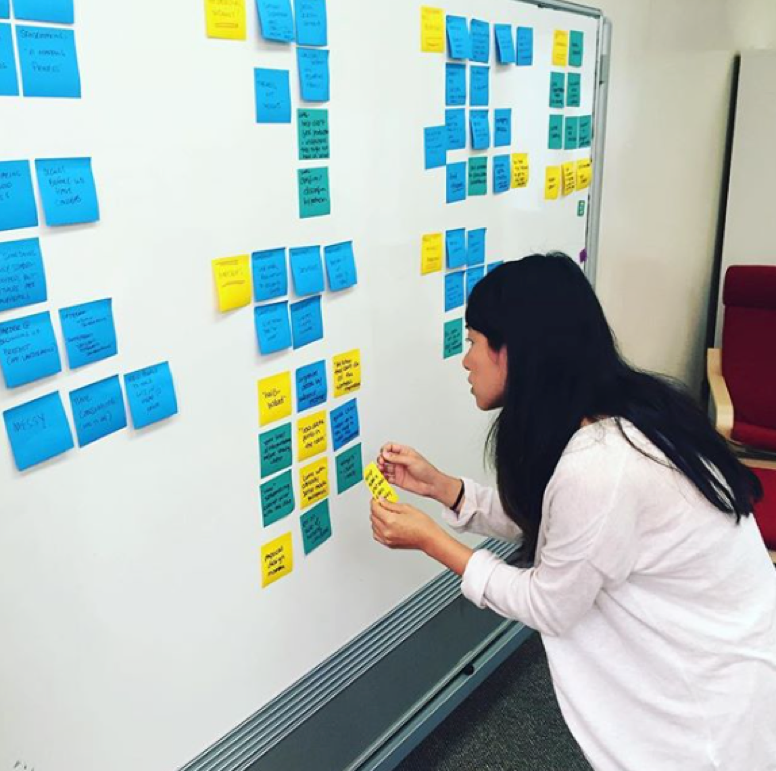  Normal 0 false false false EN-US JA X-NONE /* Style Definitions */table.MsoNormalTable{mso-style-name:"Table Normal";mso-tstyle-rowband-size:0;mso-tstyle-colband-size:0;mso-style-noshow:yes;mso-style-priority:99;mso-style-parent:"";mso-padding-alt:0in 5.4pt 0in 5.4pt;mso-para-margin-top:0in;mso-para-margin-right:0in;mso-para-margin-bottom:6.0pt;mso-para-margin-left:0in;line-height:120%;mso-pagination:widow-orphan;font-size:14.0pt;font-family:"Century Gothic";mso-ascii-font-family:"Century Gothic";mso-ascii-theme-font:minor-latin;mso-hansi-font-family:"Century Gothic";mso-hansi-theme-font:minor-latin;color:#595959;mso-themecolor:text1;mso-themetint:166;mso-fareast-language:JA;} This is one of my favorite in-action snapshots: Alyssa clustering key quotes after a round of interviews.   